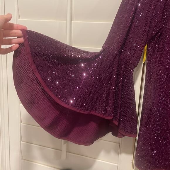 Vince Camuto Scoop Neckline Sequin Long Bell Sleeve Plum Purple Blouse Medium - Picture 2 of 7